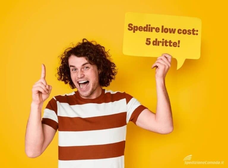 Ragazzo con cartello dicendo "spedire low cost: 5 dritte"