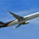 Aereo di un corriere per spedizioni urgenti in giornata