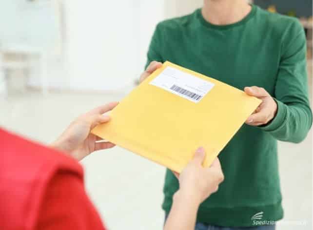 Spedire documenti all'estero