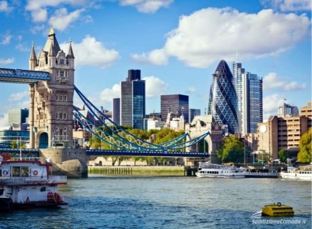 Spedizione di pacchi nella City di Londra